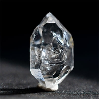ハーキマーダイヤモンド　原石（水入り）